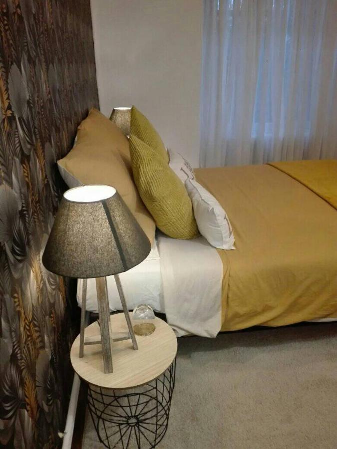 L'Esquilon Chambre D'Hote Bed and Breakfast Thiat Esterno foto