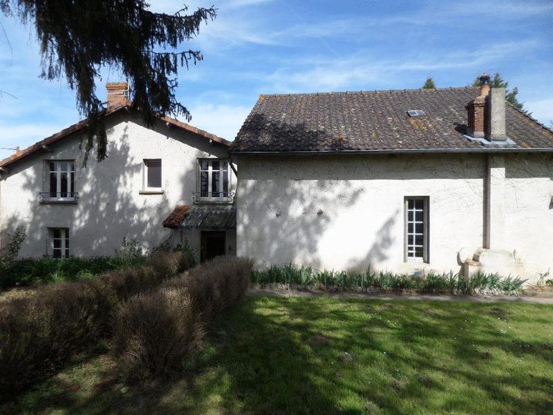 L'Esquilon Chambre D'Hote Bed and Breakfast Thiat Esterno foto