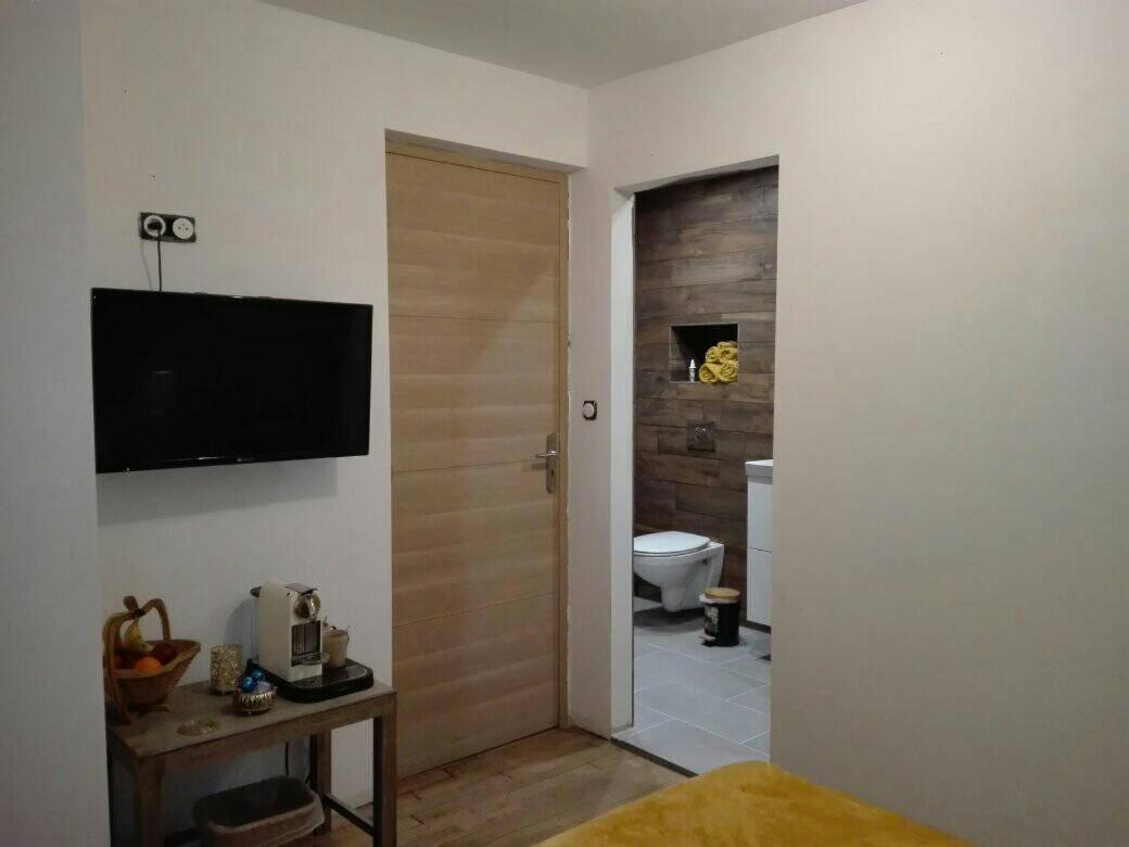 L'Esquilon Chambre D'Hote Bed and Breakfast Thiat Esterno foto